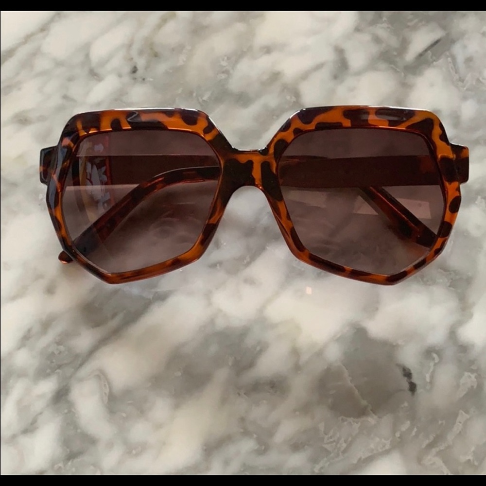 Wide frames sunglasses